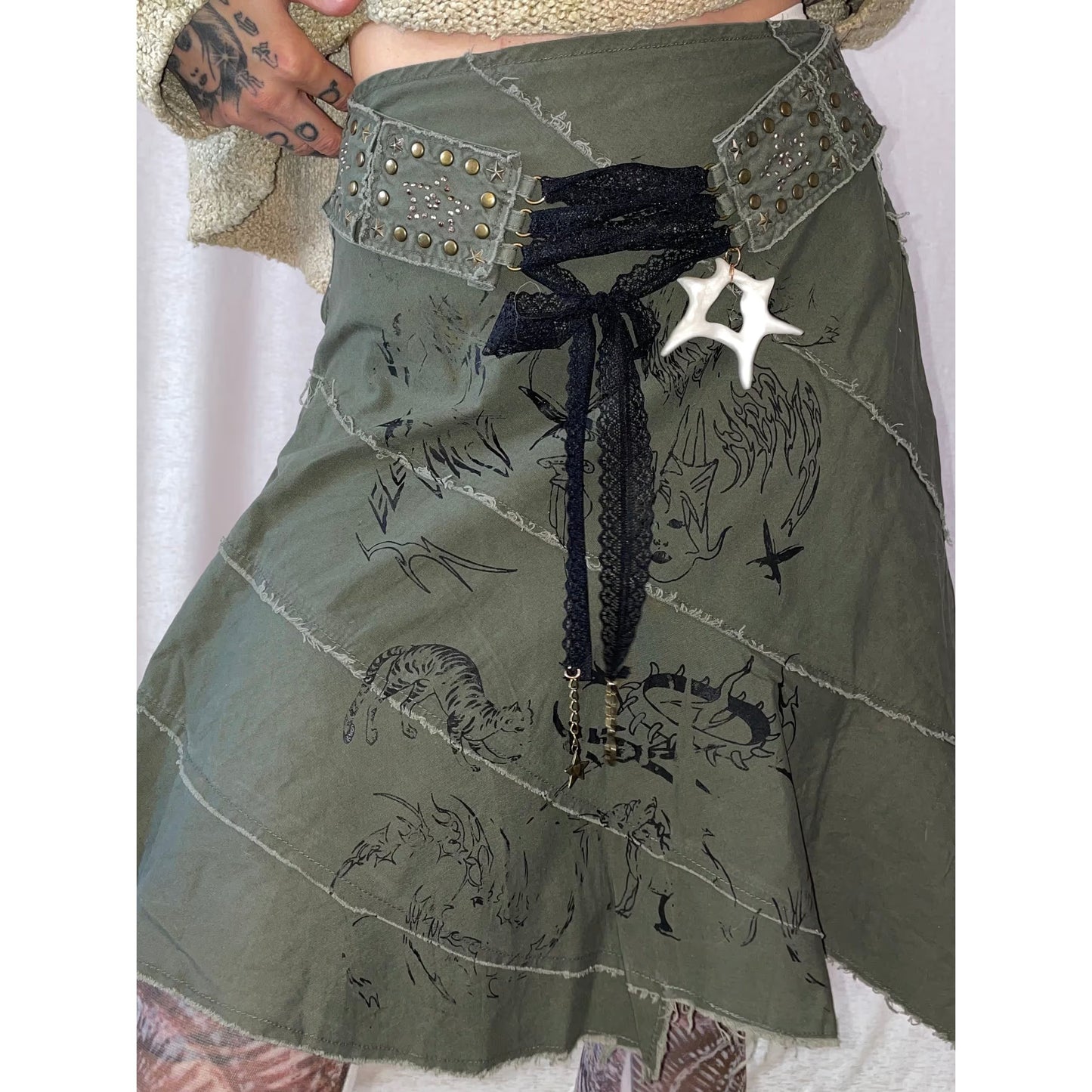 star denim skirt