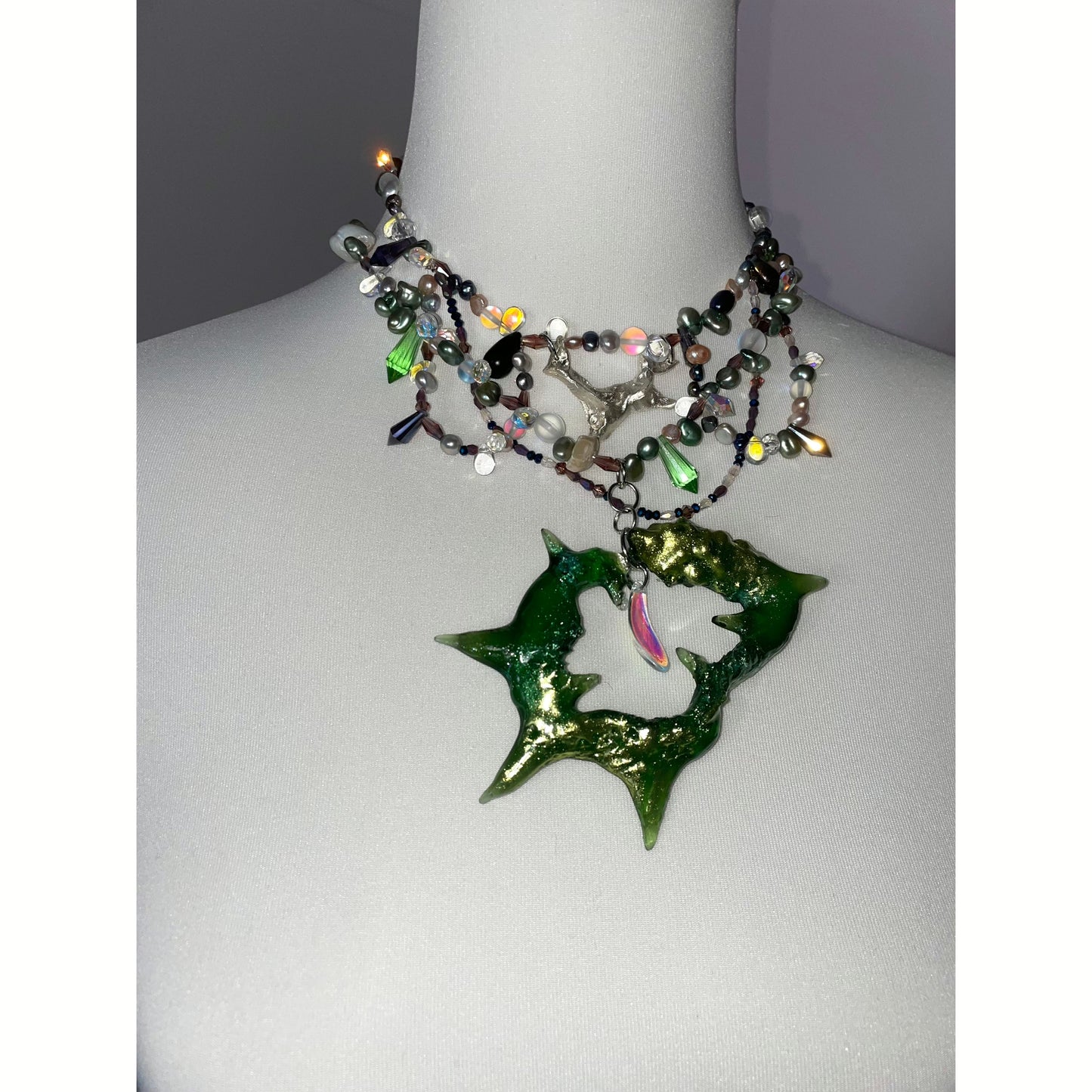 necklace of l̷̞̘͌e̸̺̟͌̍m̸̤̝̜̈́̐u̴͚͇͍̓ ̸̨̛̋ ̶̣̙͌̒ ̸̥̓͋r̷̼͒̏̂ͅi̷̺̓̕a̶̹̚