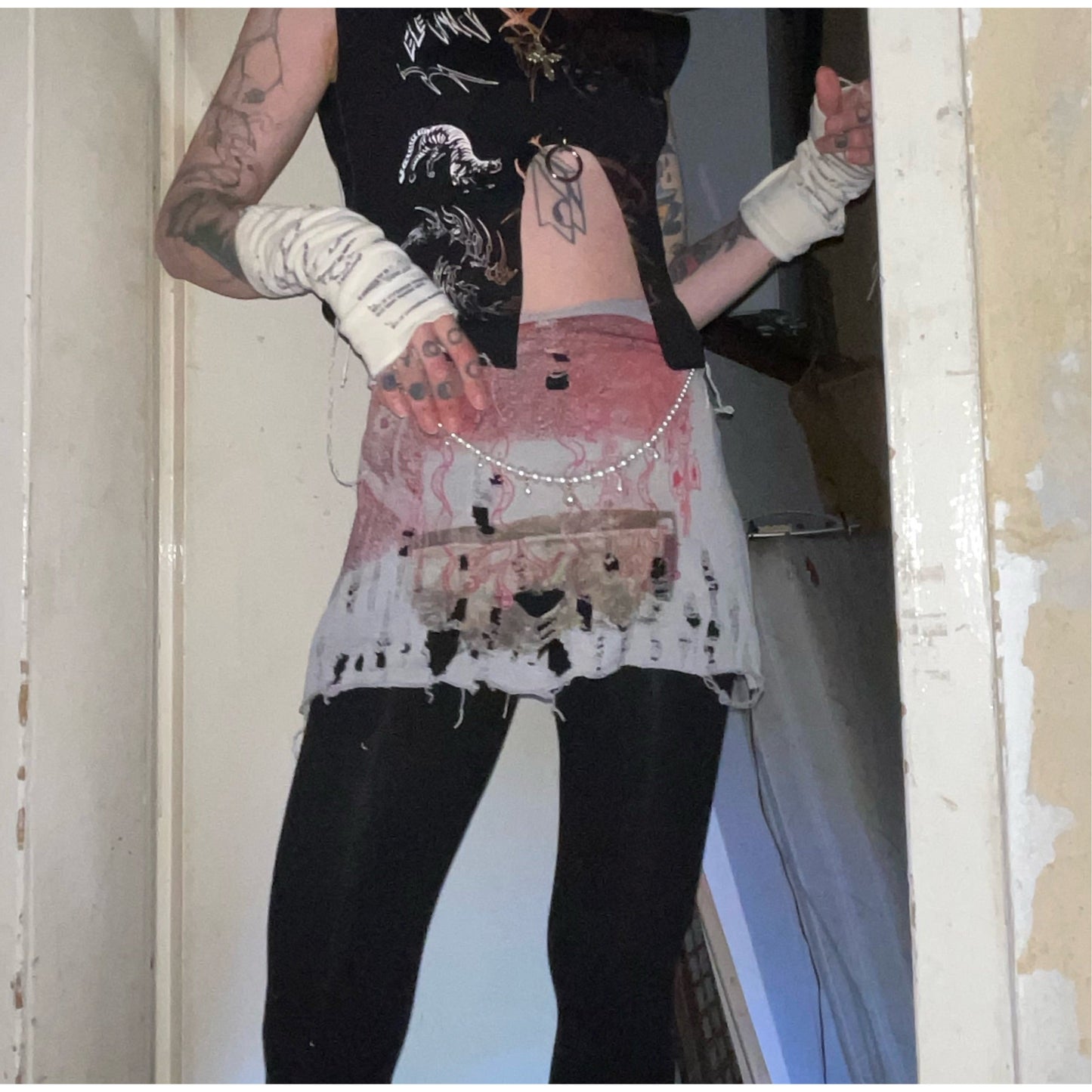 kiss on stone mini skirt