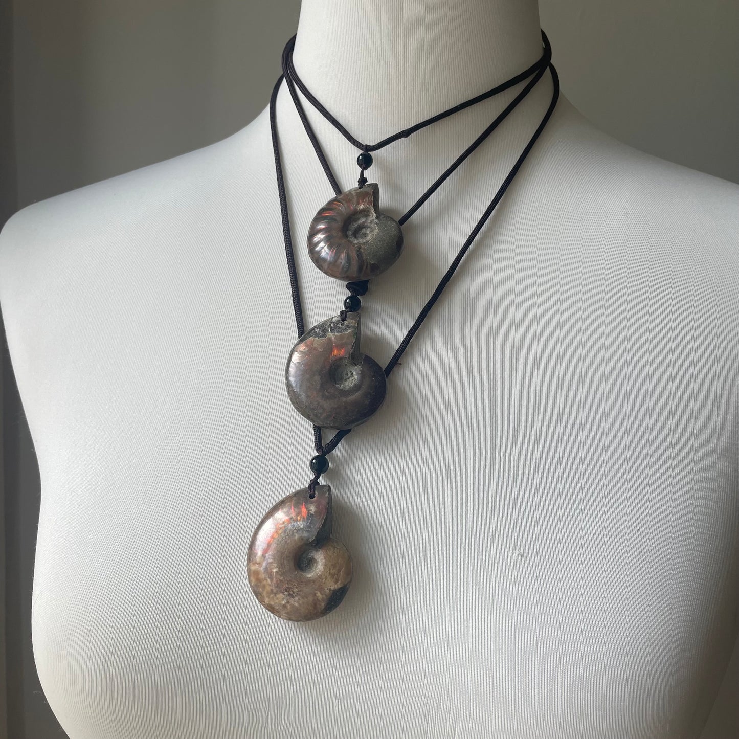 iridescent ammonite fossile necklace